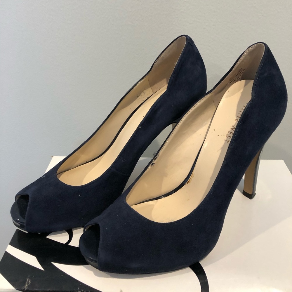 Nine West 7.5 navy shoe